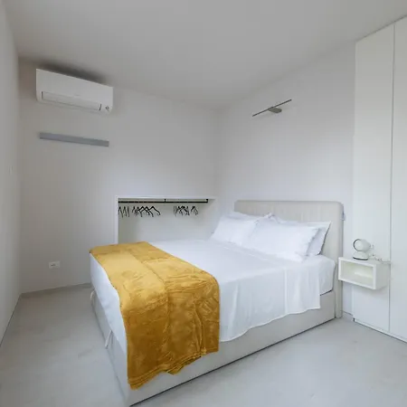 The South, Center, Arco Della Pace דירה *