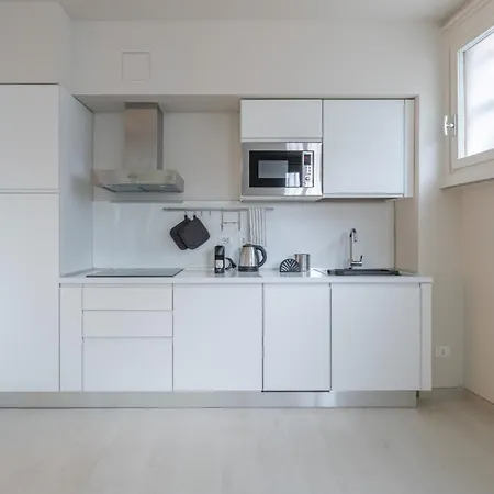 The South, Center, Arco Della Pace דירה