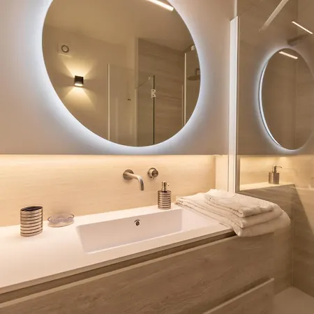 The South, Center, Arco Della Pace דירה